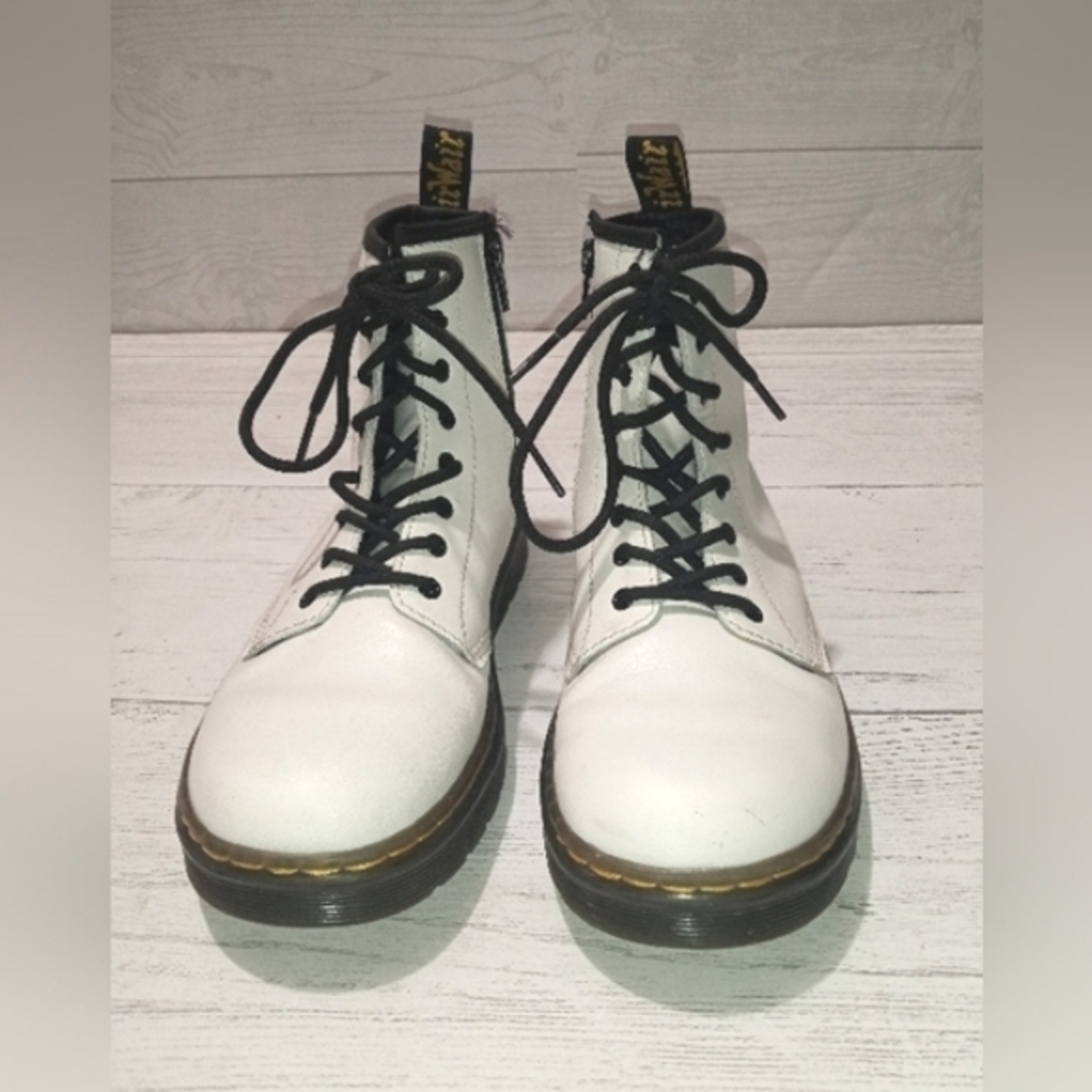 Dr.Marten White Combat boots ‎ size 5 us women Very Good Condition